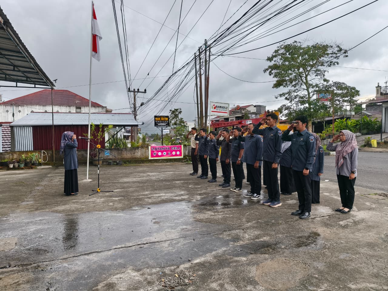 Koordinator Sekretariat Bawaslu Kota Padang Panjang Pimpin Apel Pagi