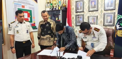Penandatanganan Nota Kesepahaman (Memorandum of Understanding/MOU) terkait pengawasan pemutakhiran data pemilih berkelanjutan dan pengawasan partisipatif pada Selasa, 10 Maret 2026.