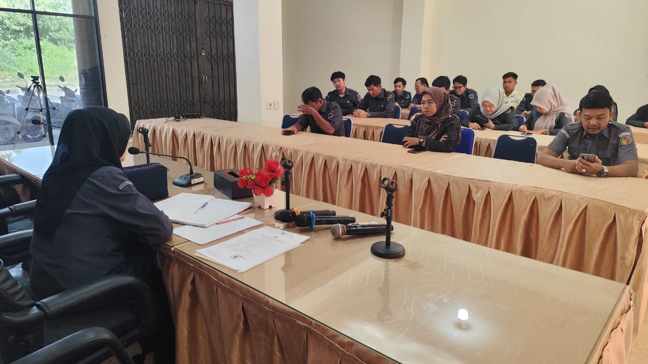 Badan Pengawas Pemilihan Umum (Bawaslu) Kota Padang Panjang kembali menggelar rapat evaluasi kinerja rutin pada Senin (02/03)