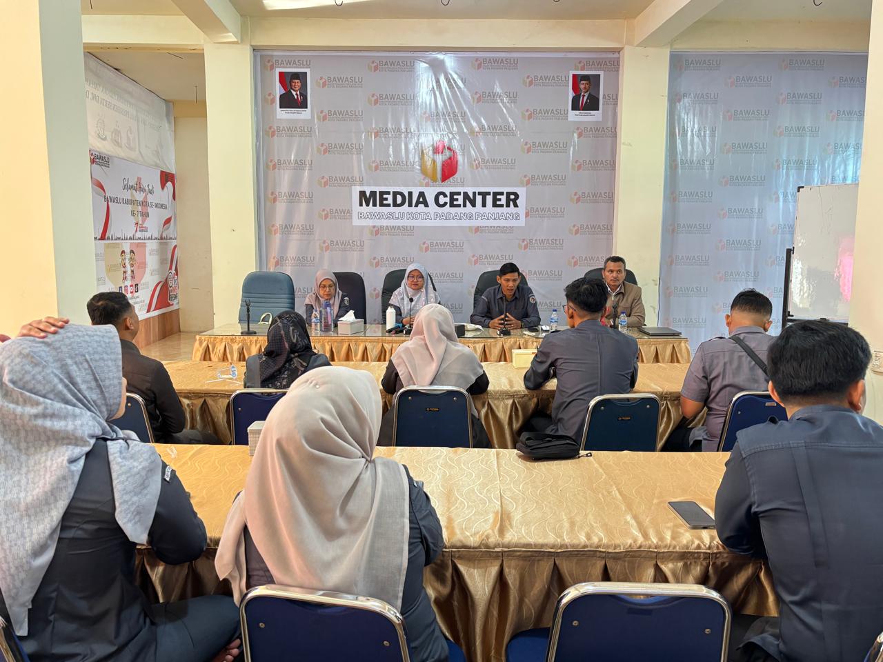  Rapat evaluasi internal pada awal tahun 2026 sebagai wujud komitmen dalam menjaga integritas dan etos kerja.