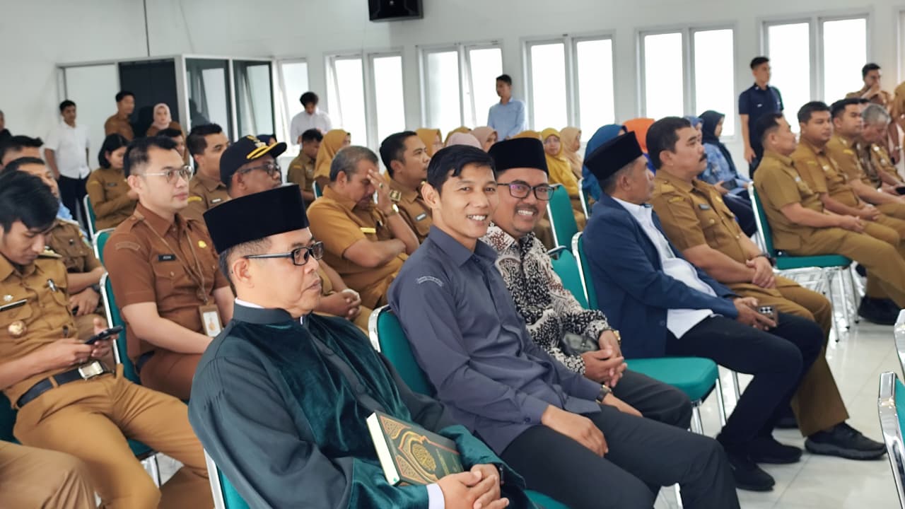 Ketua Bawaslu Kota Padang Panjang, Hidayatul Fajri, menghadiri prosesi khidmat Pelantikan dan Pengambilan Sumpah Jabatan Penjabat (Pj) Sekretaris Daerah (Sekda) Kota Padang Panjang di Hall Lantai 3 Balai Kota, Senin (09/03/2026).