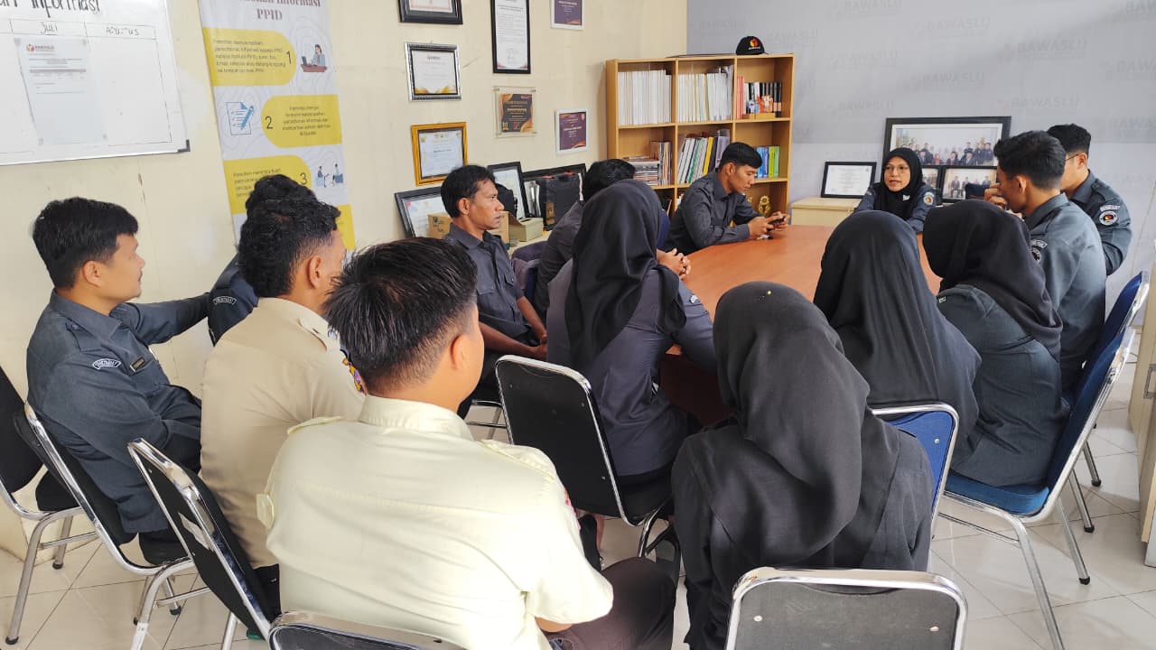 Bawaslu Kota Padang Panjang menggelar rapat internal penguatan kedisiplinan jajaran sekretariat pada Senin (30/03/2026).