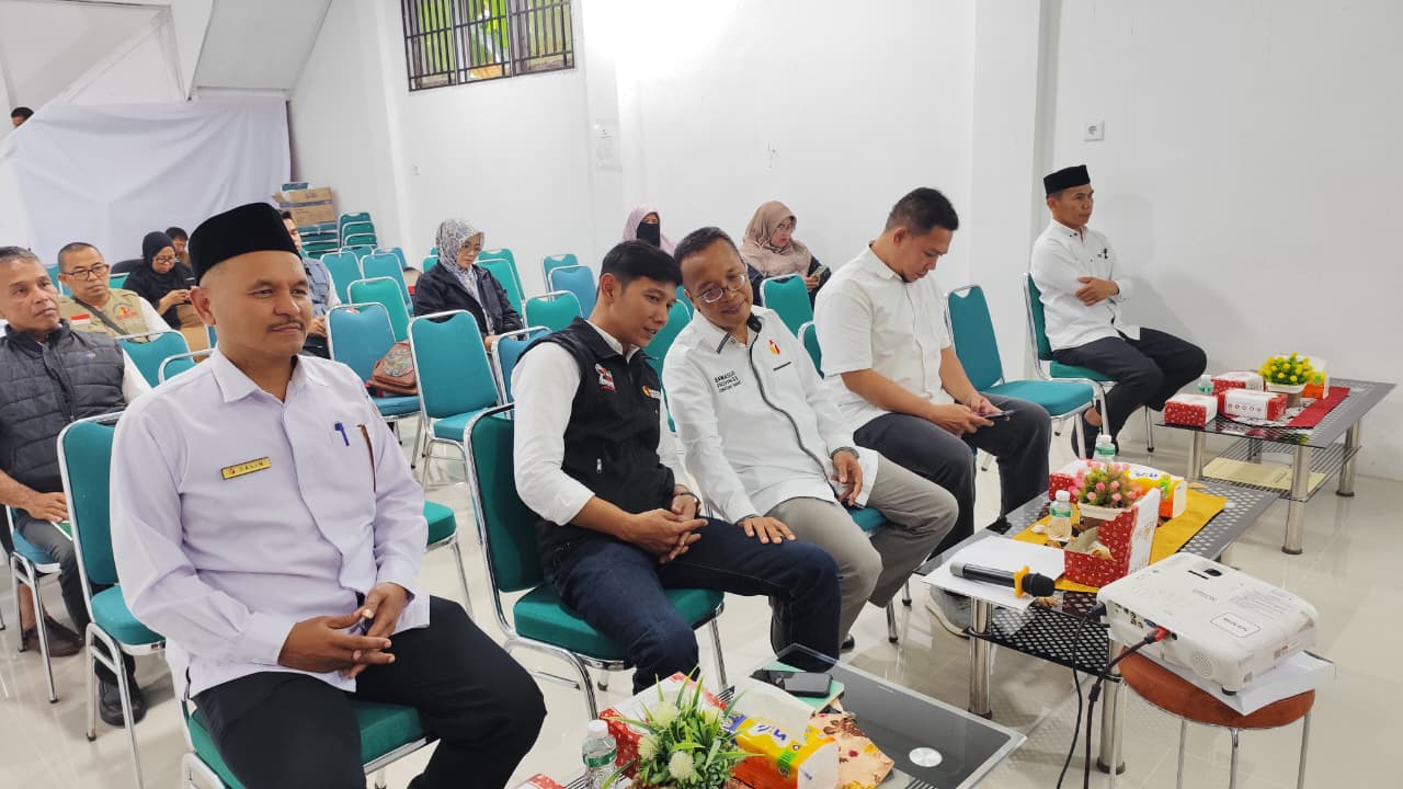 Ketua Bawaslu Provinsi Sumatera Barat, Alni, turun langsung menyaksikan proses penetapan rekapitulasi data pemilih yang digelar oleh KPU Kota Padang Panjang di Aula KPU setempat, Rabu (01/04/2026).