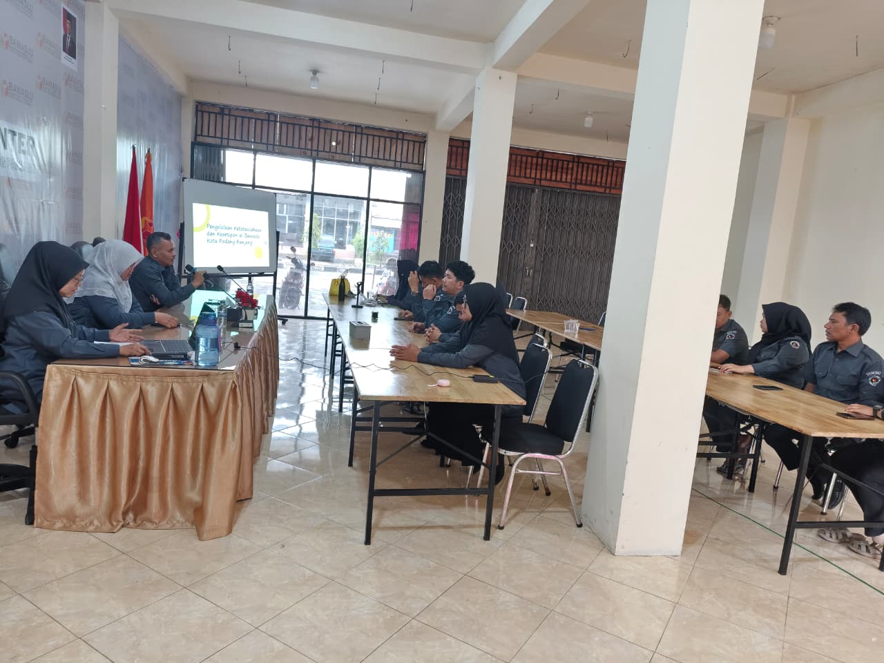Bawaslu Kota Padang Panjang menggelar kegiatan internal mengenai Pengelolaan Ketatausahaan dan Kearsipan pada Senin (25/05/2026). 