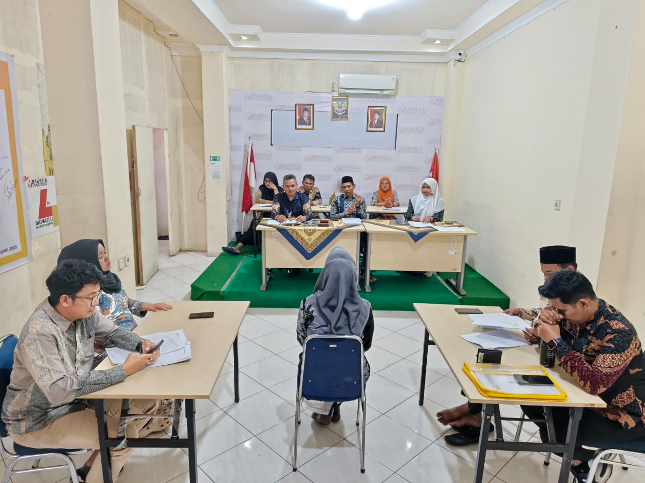  jajaran pengawas pemilu setempat menggelar kegiatan Simulasi Penyelesaian Sengketa Proses secara menyeluruh di Kantor Bawaslu Kota Padang Panjang.