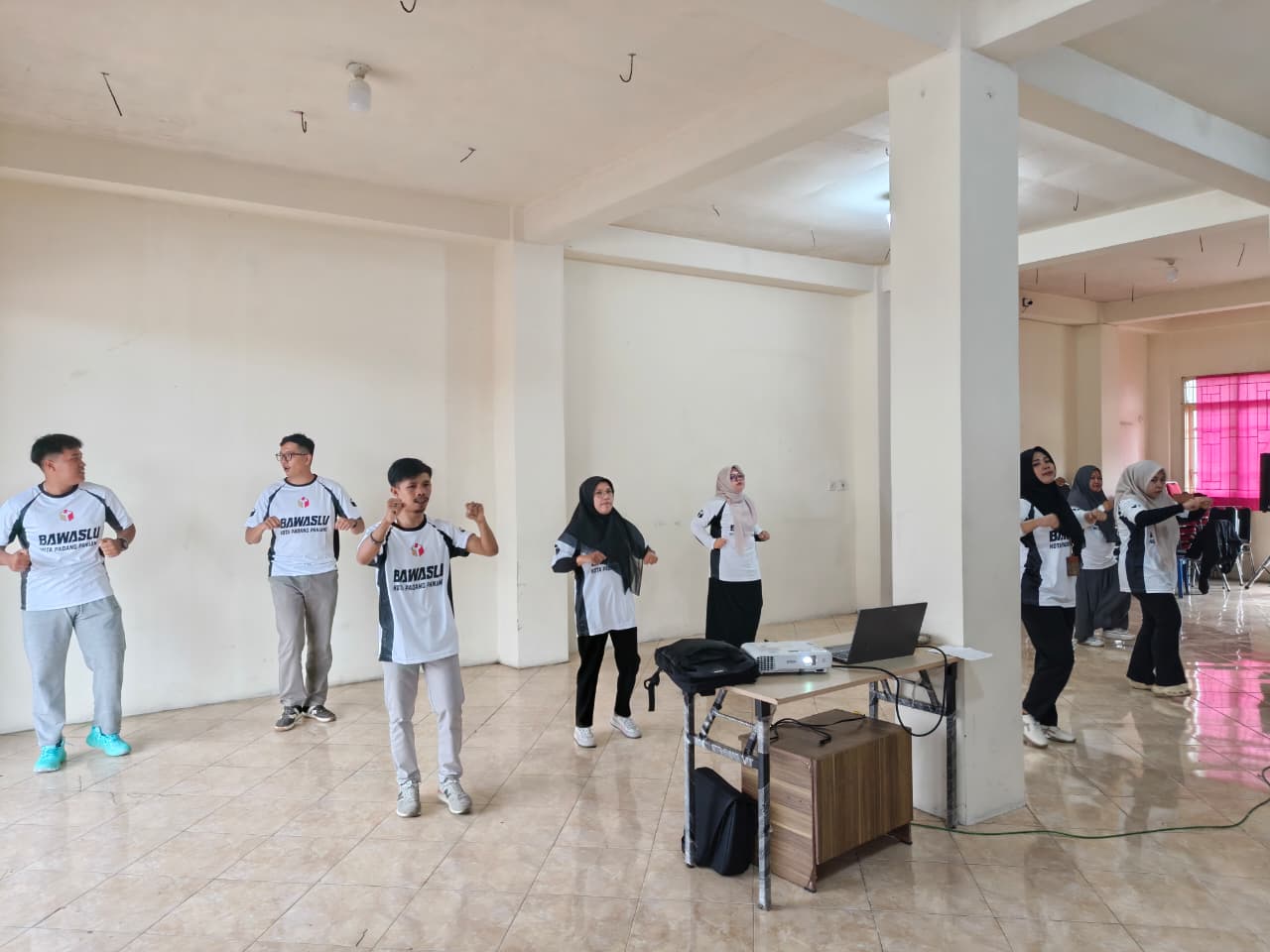  Bawaslu Kota Padang Panjang melaksanakan kegiatan senam pagi bersama pada Kamis (18/06/2026)