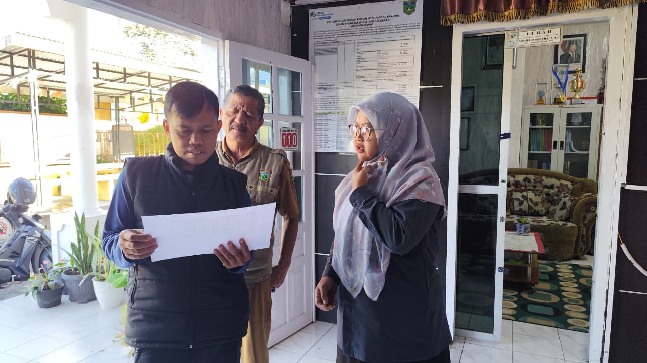 Bawaslu Kota Padang Panjang menerjunkan seluruh jajaran pimpinan komisioner serta staf teknis sekretariat ke lapangan pada Senin (22/06/2026).