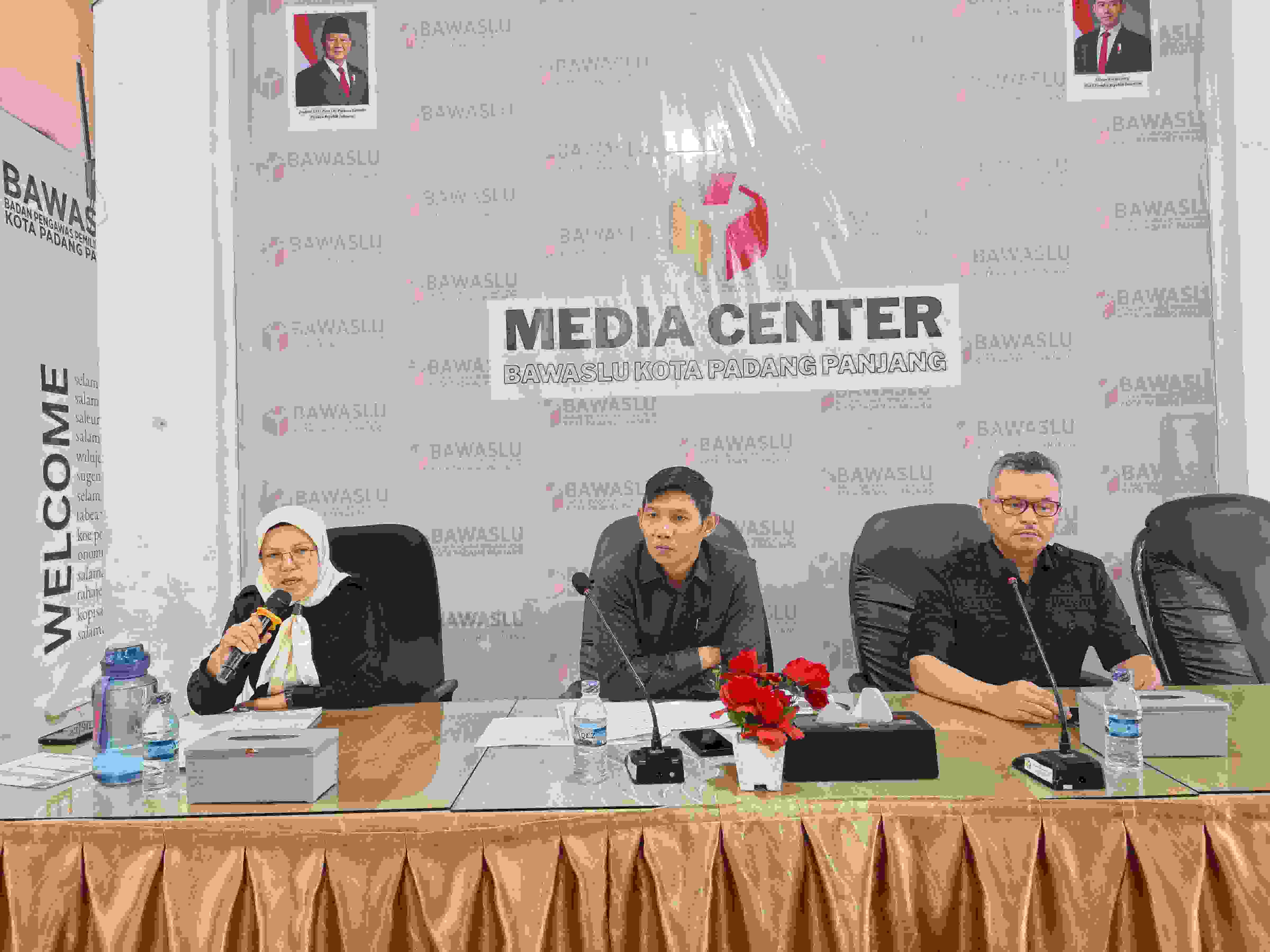 Bawaslu Kota Padang Panjang menggelar kegiatan "Rapat Dalam Kantor (RDK) Monitoring, Evaluasi (Monev), dan Pelaporan Program" pada Selasa (02/06/2026).