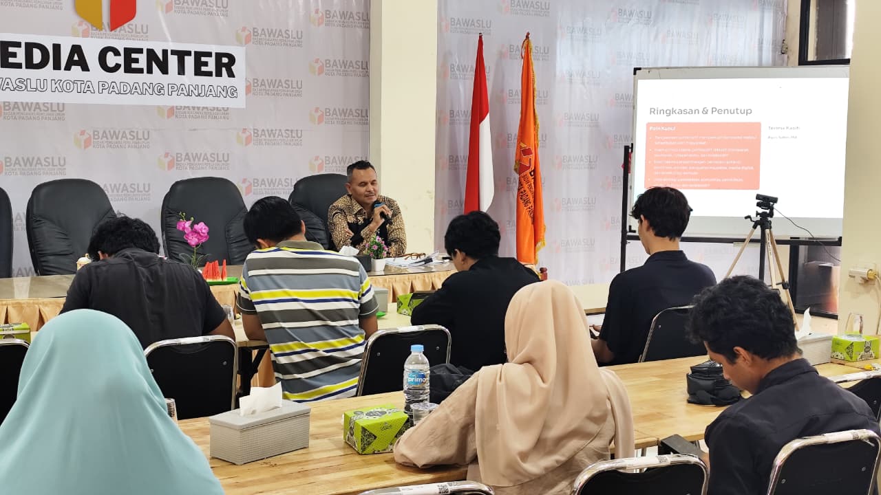 Agus Salim, hadir memberikan pembekalan materi intensif dalam rangkaian Pendidikan Pengawas Partisipatif Tahun 2026