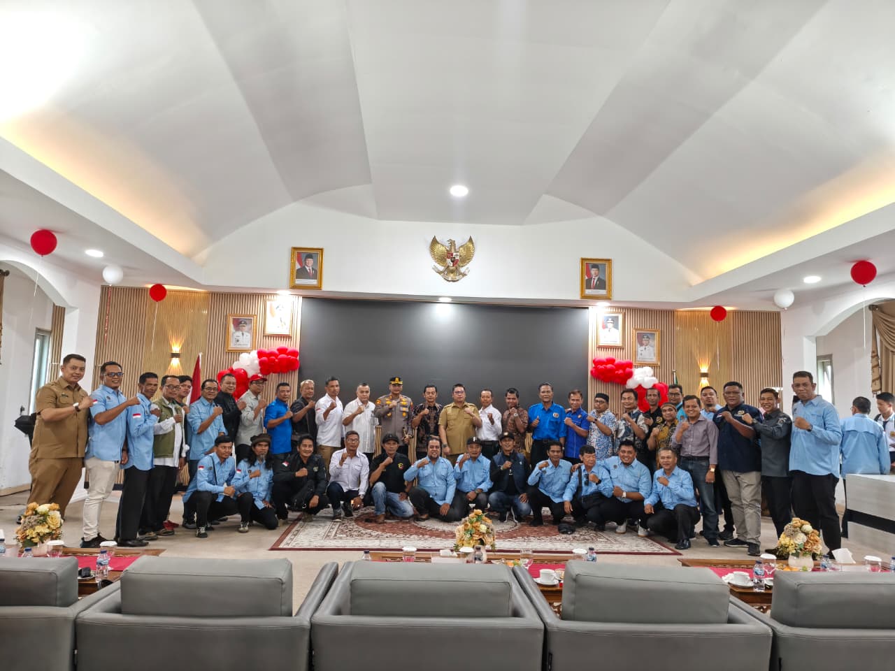 Ketua Bawaslu Kota Padang Panjang, Hidayatul Fajri, S.IP, menghadiri acara Pelantikan Pengurus Persatuan Wartawan Indonesia (PWI) dan Ikatan Keluarga Wartawan Indonesia (IKWI) Kota Padang Panjang Masa Bakti 2026–2029 pada Senin (24/08/2026).