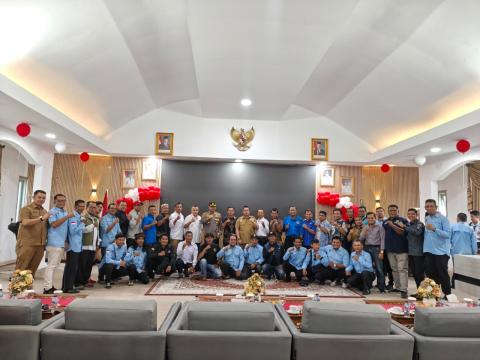 Ketua Bawaslu Kota Padang Panjang, Hidayatul Fajri, S.IP, menghadiri acara Pelantikan Pengurus Persatuan Wartawan Indonesia (PWI) dan Ikatan Keluarga Wartawan Indonesia (IKWI) Kota Padang Panjang Masa Bakti 2026–2029 pada Senin (24/08/2026).