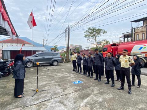 Bawaslu Kota Padang Panjang kembali melaksanakan agenda Apel Pagi Rutin di halaman Kantor Bawaslu Kota Padang Panjang pada Senin (31/08/2026).