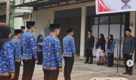 Bawaslu kota Padang Panjang melaksanakan upacara peringatan Hari Kesaktian Pancasila, Kamis (1/10) bertempat di lapangan kantor.