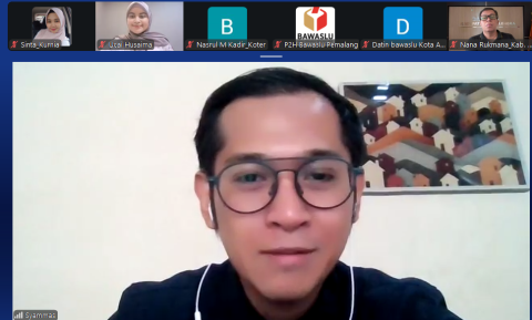 Staf Kehumasan Bawaslu Kota Padang Panjang mengikuti kegiatan pelatihan Humas Upgrade Series #2 bertajuk "Desain Kreatif, Informasi Efektif" yang diselenggarakan oleh Bawaslu RI.