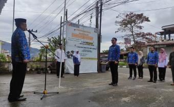 Koordinator Sekretariat Bawaslu Kota Padang Panjang sebagai Pembina Upacara Peringatan Hari Kesaktian Pancasila