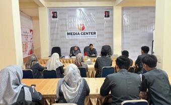 Staf Sekretariat hadiri rapat evaluasi bulanan sekretariat