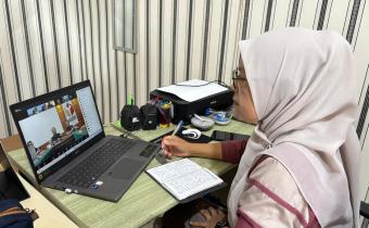 Koordinator Sekretariat Bawaslu Kota Padang Panjang Ikuti Zoom Meeting