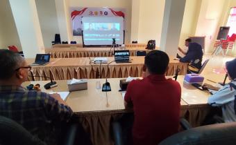 Ketua, Anggota,dan Korsek Bawaslu Kota Padang Panjang Saat Mengikuti Rapat Persiapan Ngabuburit Pengawasan secara daring . Kamis (12/2)