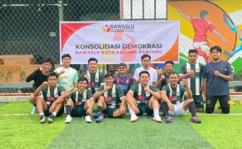 Selasa (17/02) bertempat di D'Box Arena, dilaksanakan kegiatan Mini Soccer sebagai wadah konsolidasi demokrasi antara Bawaslu, LPM, Karang Taruna, KNPI dan masyarakat sipil.