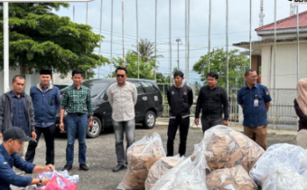 Pemusnahan barang persediaan non-arsip pasca-Pemilu dan Pemilihan Tahun 2024 yang diselenggarakan oleh KPU Kota Padang Panjang pada Selasa (03/02/2026).