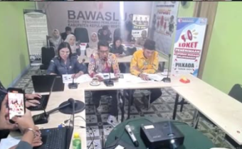 Kegiatan rutin Senin Pengawas Berkomitmen dan Bermartabat (Sepakat) yang diselenggarakan oleh Bawaslu Provinsi Sumatera Barat secara daring, Senin (02/02).