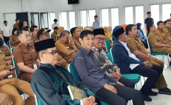 Ketua Bawaslu Kota Padang Panjang, Hidayatul Fajri, menghadiri prosesi khidmat Pelantikan dan Pengambilan Sumpah Jabatan Penjabat (Pj) Sekretaris Daerah (Sekda) Kota Padang Panjang di Hall Lantai 3 Balai Kota, Senin (09/03/2026).