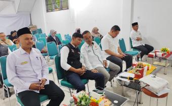 Ketua Bawaslu Provinsi Sumatera Barat, Alni, turun langsung menyaksikan proses penetapan rekapitulasi data pemilih yang digelar oleh KPU Kota Padang Panjang di Aula KPU setempat, Rabu (01/04/2026).