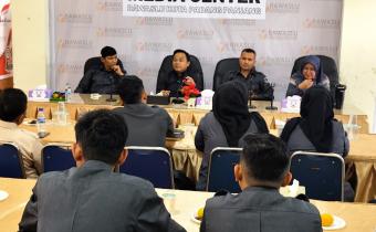 Rapat Evaluasi Pengawasan Pemutakhiran Data Pemilih Berkelanjutan (PDPB) pada Senin (06/04/2026) oleh Bawaslu Padang Panjang