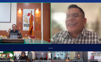 Jajaran pimpinan Bawaslu Kota Padang Panjang mengikuti program unggulan SEPAKAT (Senin Pengawas Berkomitmen dan Bermartabat) secara daring pada Senin (04/05/2026).