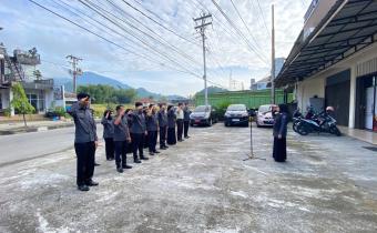 Bawaslu Kota Padang Panjang menggelar apel pagi rutin yang diikuti oleh seluruh jajaran staf sekretariat pada Senin (18/05/2026). 