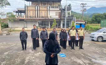 Bawaslu Kota Padang Panjang kembali melaksanakan apel rutin mingguan pada Senin (06/07/2026) pagi