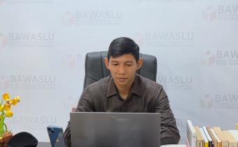Rapat Daring “Monitoring dan Evaluasi (Monev) Pemantauan Pelaksanaan Program Kegiatan Semester I Bawaslu Kabupaten/Kota se-Sumatera Barat” pada Rabu (22/07/2026).