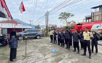 Bawaslu Kota Padang Panjang menggelar kegiatan apel rutin mingguan di halaman kantor Bawaslu Kota Padang Panjang pada Senin (21/09/2026)