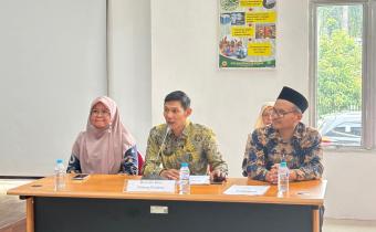 Bawaslu Kota Padang Panjang melaksanakan tahapan Uji Presentasi dalam rangka Monitoring dan Evaluasi (E-Monev) Keterbukaan Informasi Publik Tahun 2026 di hadapan Tim Penilai Komisi Informasi (KI) Provinsi Sumatera Barat pada Rabu, 14/10