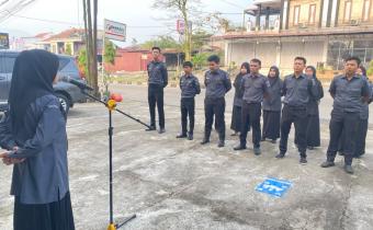 Bawaslu Kota Padang Panjang kembali menggelar kegiatan Apel Rutin Mingguan pada Senin (19/10/2026) di halaman kantor Bawaslu Kota Padang Panjang